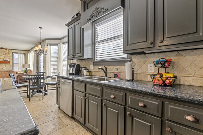 Building Photo - 10 Bridlewood Ct