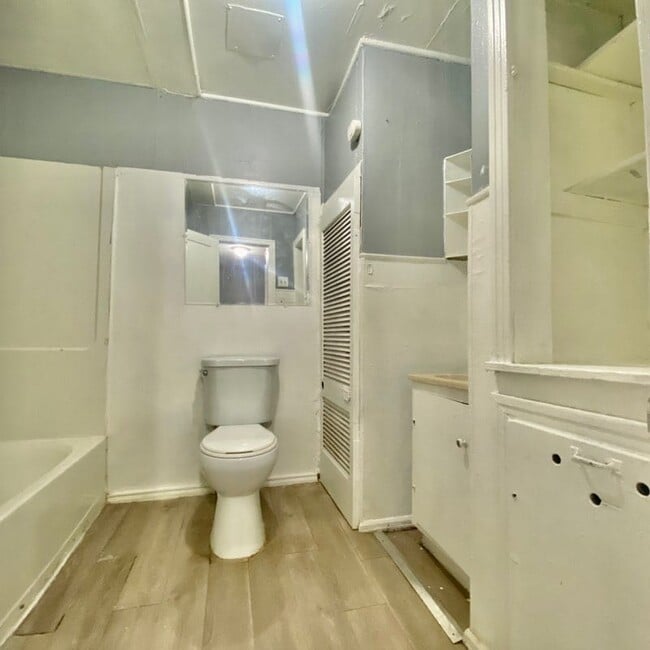 Building Photo - 605 37th St