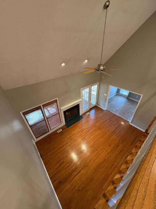 Building Photo - Beautiful executive home, in desirable neighborhood close to schools and Fort Bragg