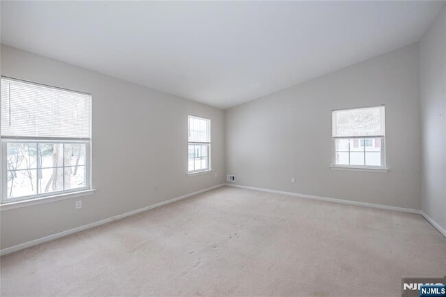 Building Photo - 63 Hickory Way