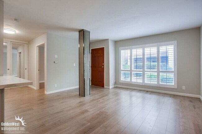 Building Photo - Upgraded 1Bdm 1Ba Condo in Beautiful Del Mar!