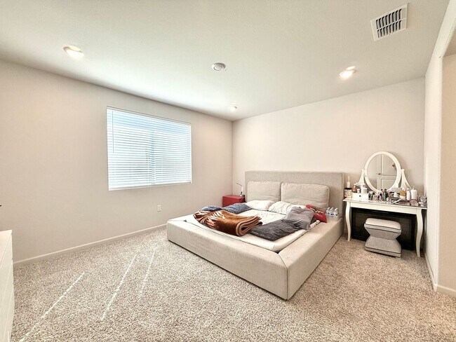 Building Photo - Newer Build 3 Bedroom Home