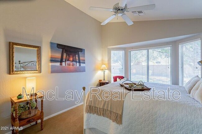 Building Photo - 213 W Caroline Ln