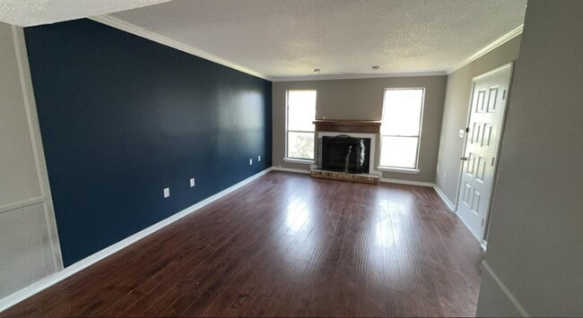 Building Photo - Reservoir living with utilities included for $2200!!