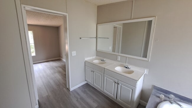 Building Photo - 40 Ginger Ln