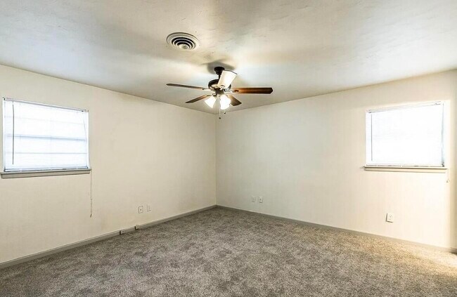 Building Photo - 5426 43rd St