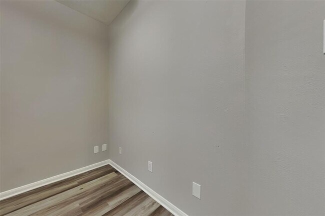 Building Photo - 4031 Echo Mountain Dr