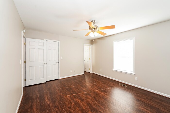 Building Photo - 694 S Hillcrest Rd