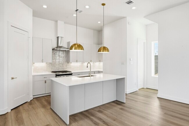 Building Photo - 3828 Wilmer St