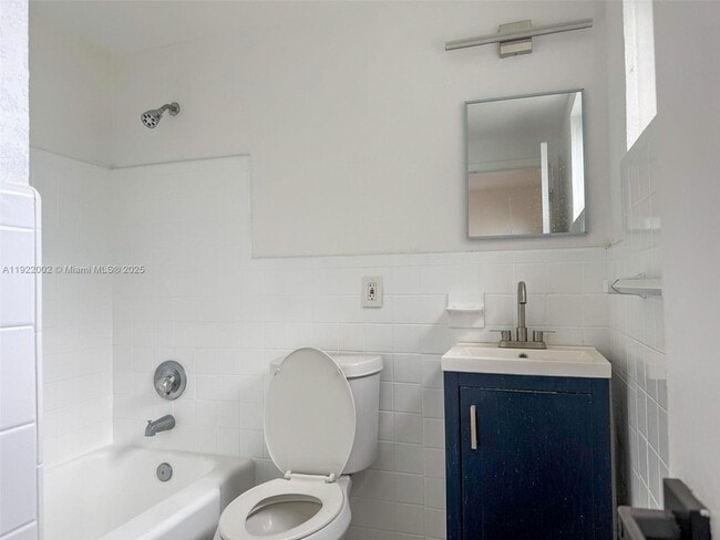 Building Photo - 10190 E Bay Harbor Dr