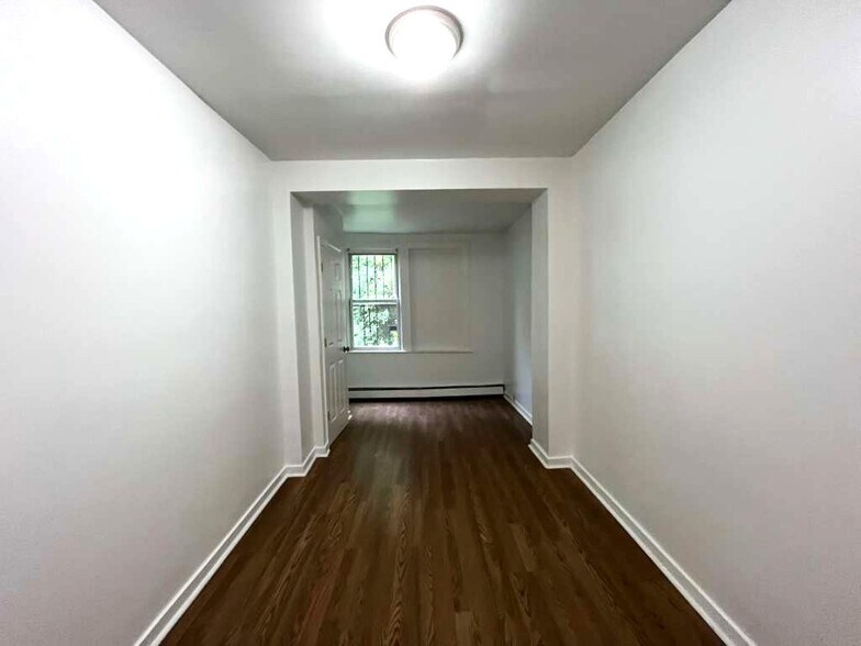 Building Photo - 31 Van Nostrand Ave