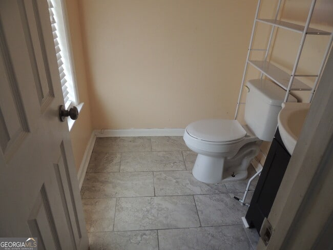 Building Photo - 492 Stonemill Manor