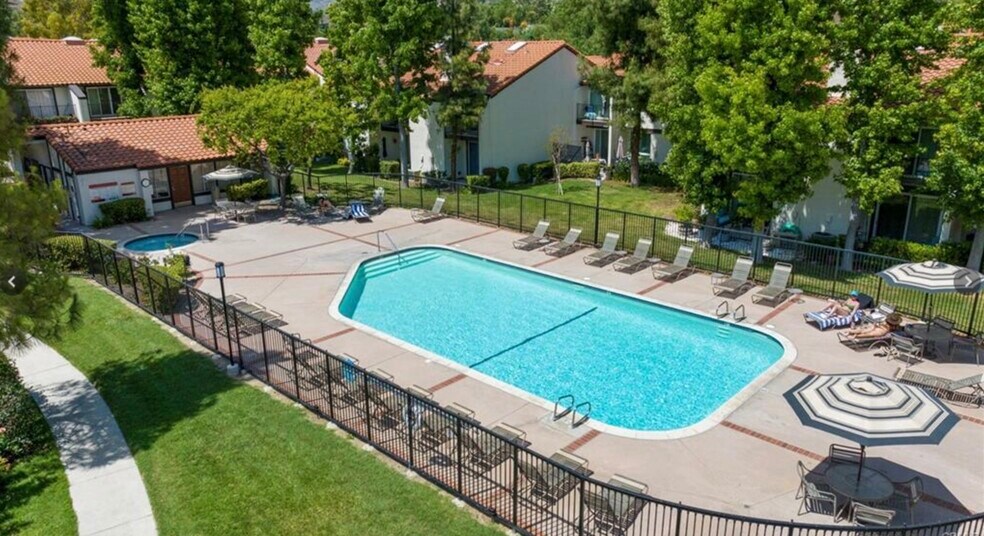Building Photo - 5538 Las Virgenes Rd