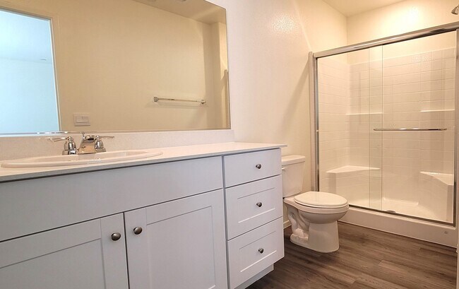 Building Photo - LIKE BRAND NEW AND BEAUTIFUL! 3 BEDROOMS, 2.5 BATHS