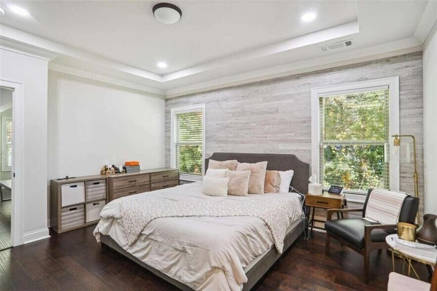 Building Photo - 1122 Hibiscus Way SW