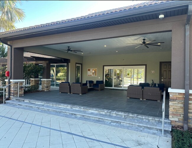 Building Photo - 3 BED 2.5 BATH TOWNHOME IN THE VISTAS AT C...