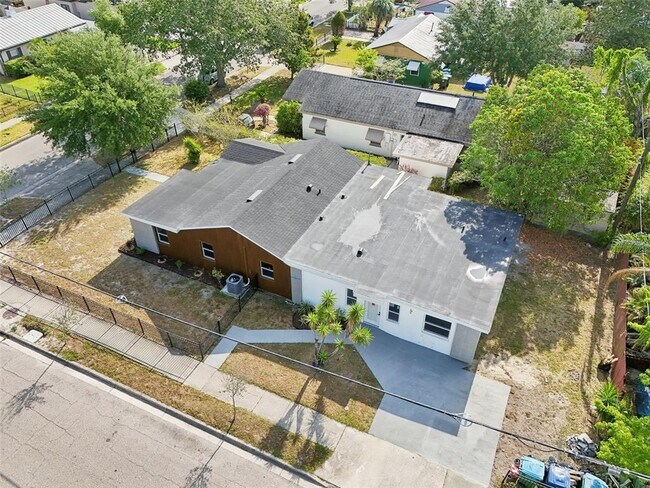 Building Photo - 730 W Swoope Ave