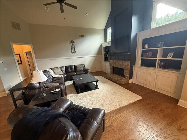 Building Photo - 1125 Walters Cir