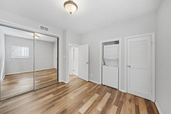 Building Photo - 793 Davis Rd