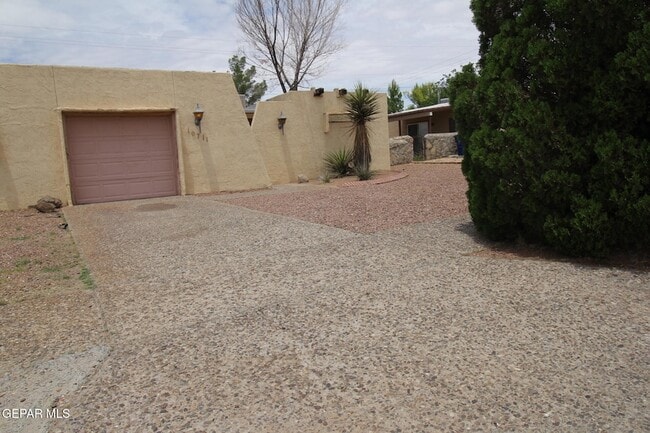 Building Photo - 10711 Ivanhoe Dr