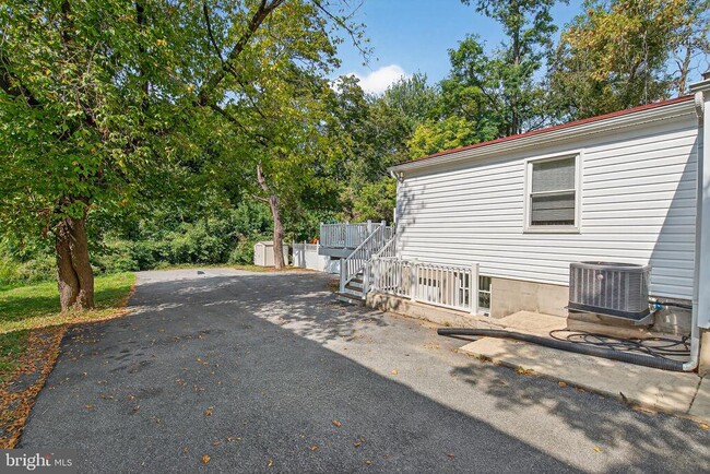 Building Photo - 426 Main St