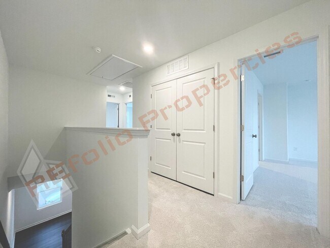 Building Photo - Brand New 3 Story, 4 bedroom, 3.5 bathroom Townhome Featuring a 1st floor Guest Suite, 2 Car Gara...