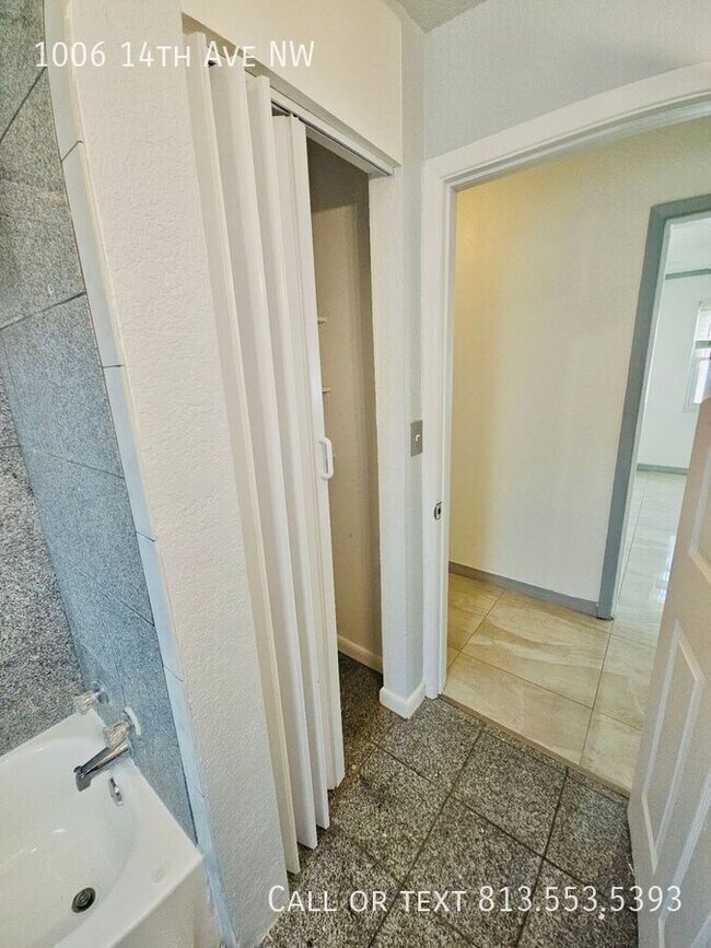 Building Photo - 1006 14th Ave NW