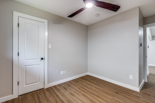 Building Photo - 1233 Mill Valley Dr