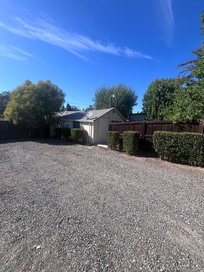 Building Photo - CUTE ONE BEDROOM ONE BATH HOME IN GRANITE ...