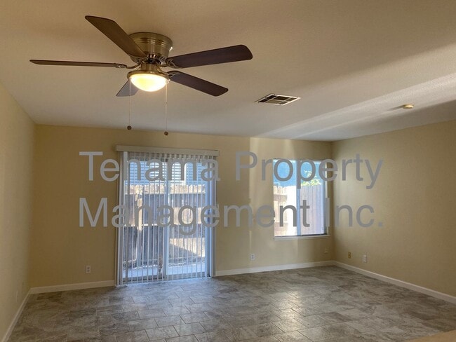 Building Photo - 1070 Lakeside Dr