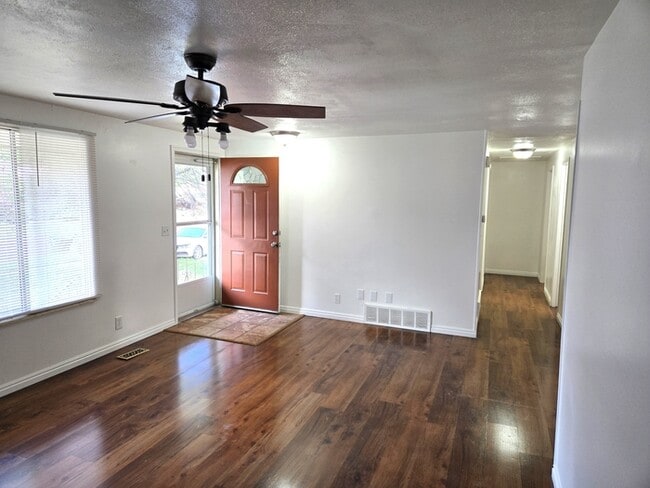 Building Photo - 4575 Balsam Ave