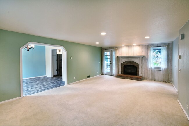 Building Photo - Beautiful Home in Gleneagle Neighborhood