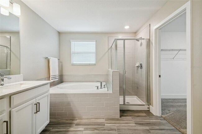 Building Photo - 9754 Little Bluestem Dr