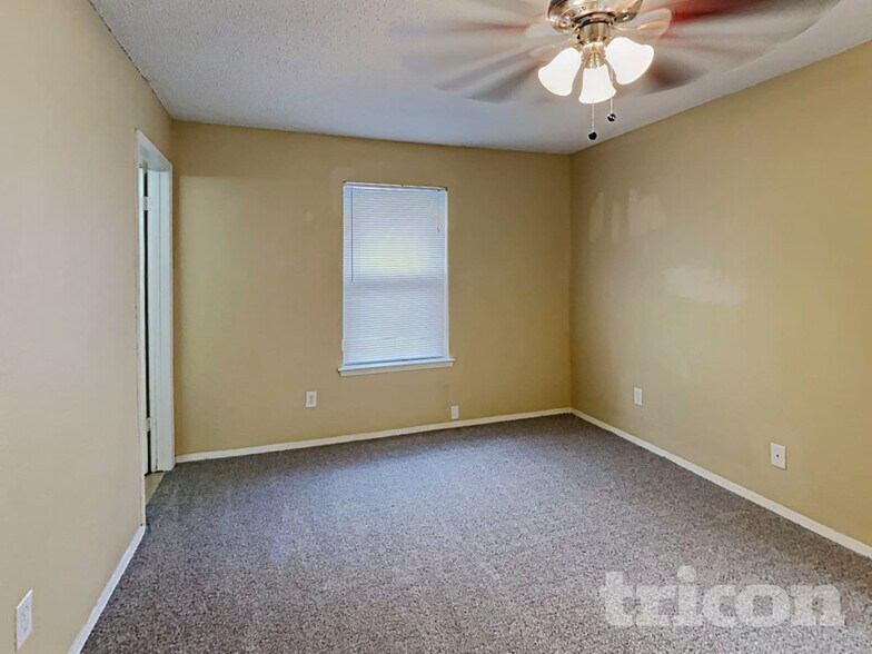 Building Photo - 6321 Macarthur Dr