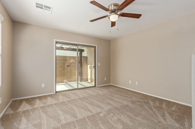 Building Photo - Welcome Home 3B/2BA in Lyons Gate!