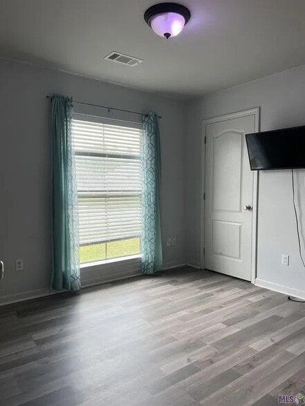 Building Photo - 2410 Hebert Dr