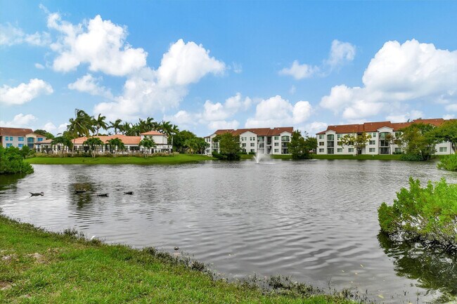 Building Photo - 703 Villa Cir