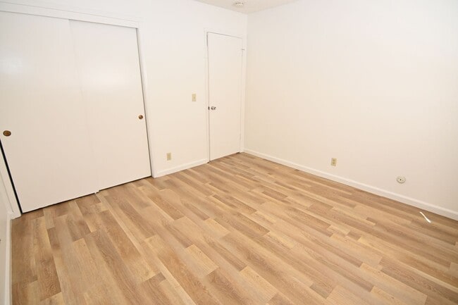Building Photo - 639 Bolton Ct