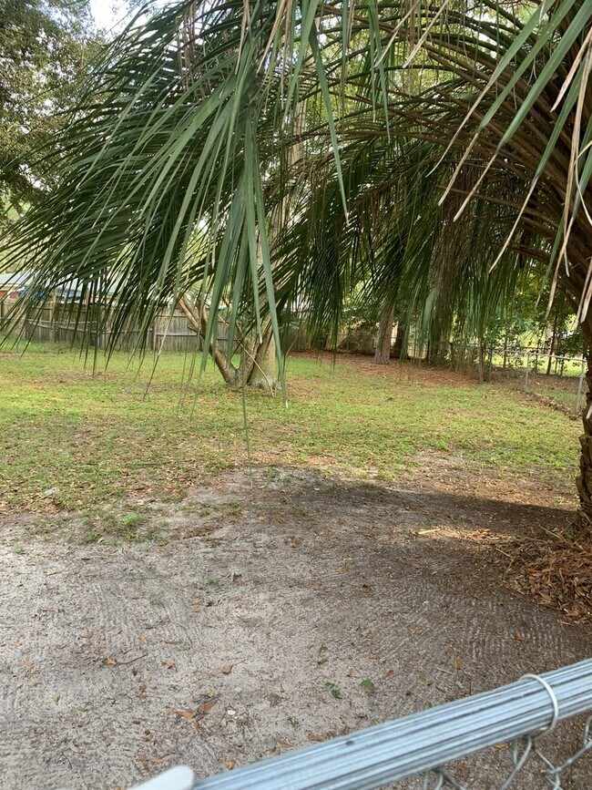Building Photo - Move in special !!! 1/2 off First months r...