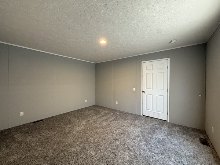 Building Photo - 10610 State Rte 762