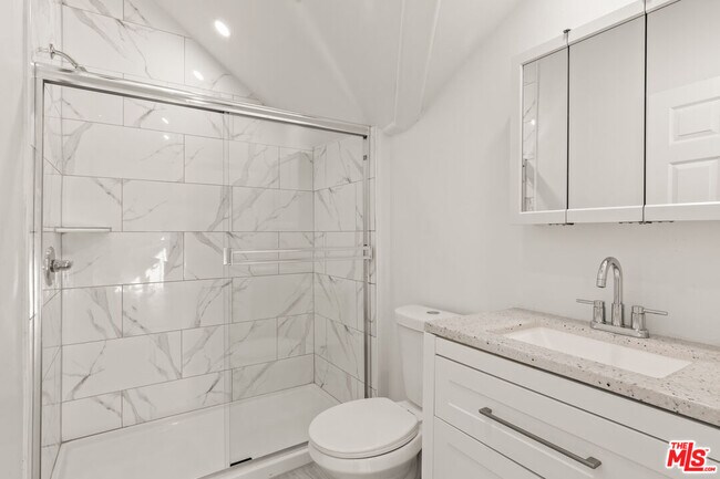 Building Photo - 929 W 23rd St