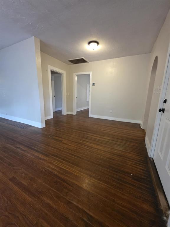 Building Photo - 6109 Saxon Dr