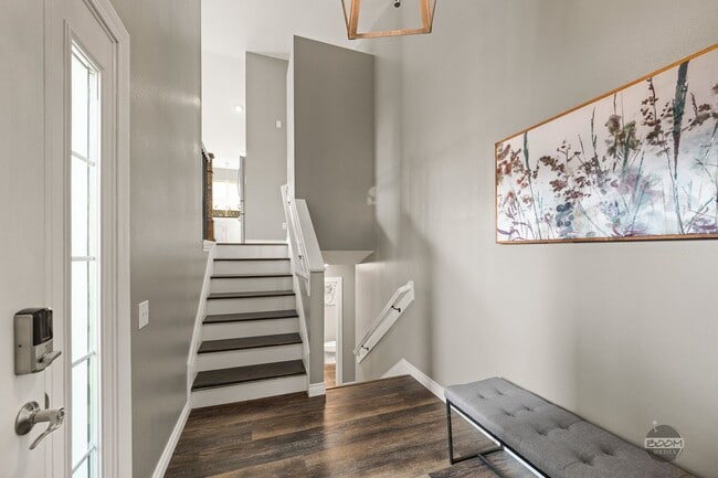 Building Photo - MUST SEE! | 4 BEDROOM 2.5 BATHROOM HOUSE |...