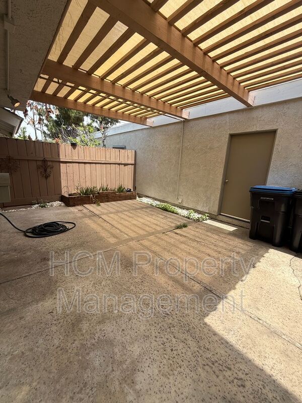 Building Photo - 9 Goldenbush