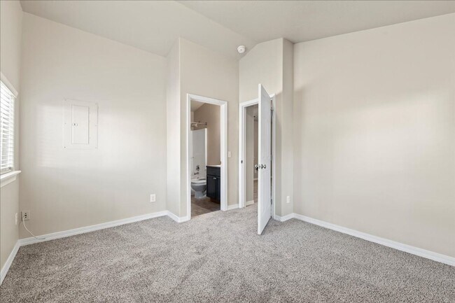 Building Photo - 3 Bedroom 2 Bathroom Near Whitewater Park
