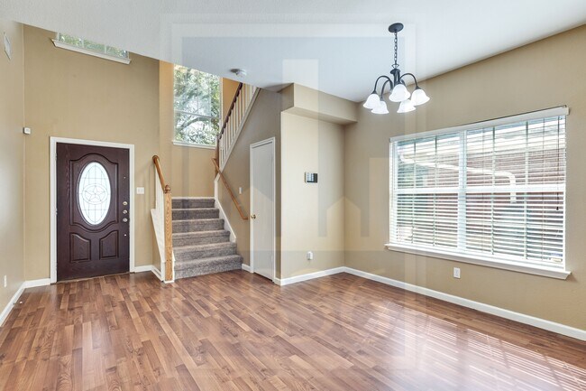 Building Photo - 2104 Grove Dr