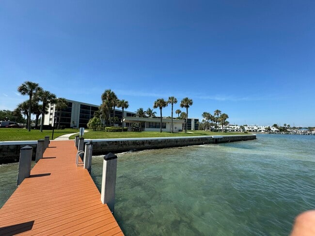 Building Photo - 200 Intracoastal Pl