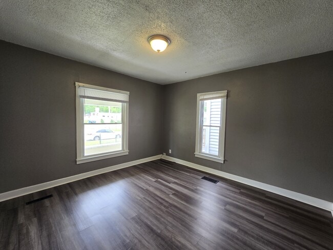 Building Photo - 514 Logan Ave