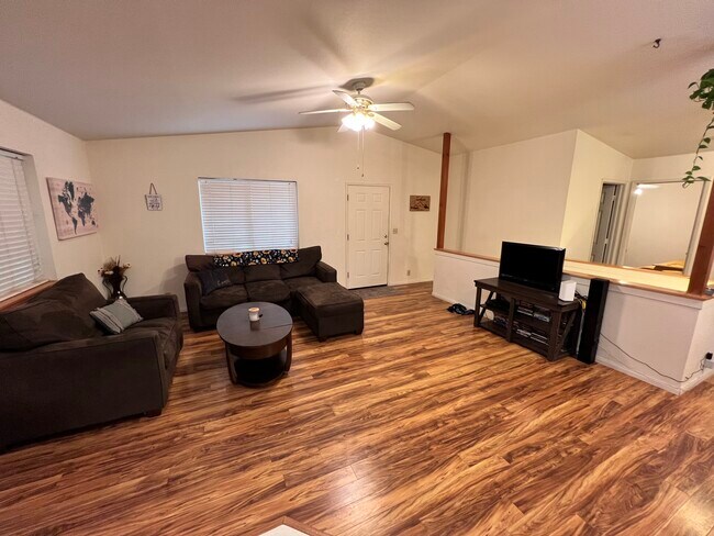 Building Photo - 21896 Fallview Dr