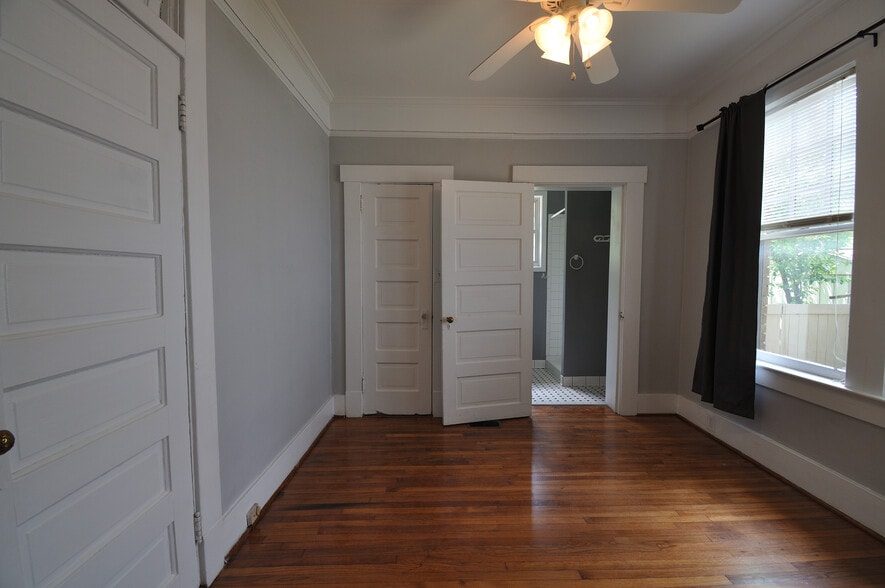 Building Photo - 1405 Maple St